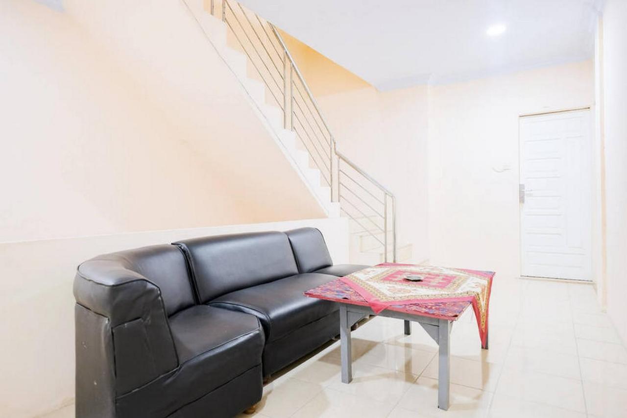 Waringin Residence Redpartner Medan Exteriör bild
